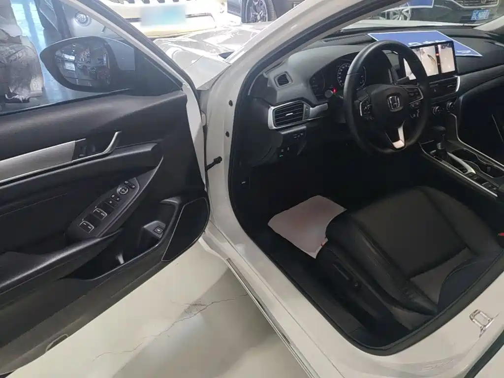 Honda Accord — фото 16
