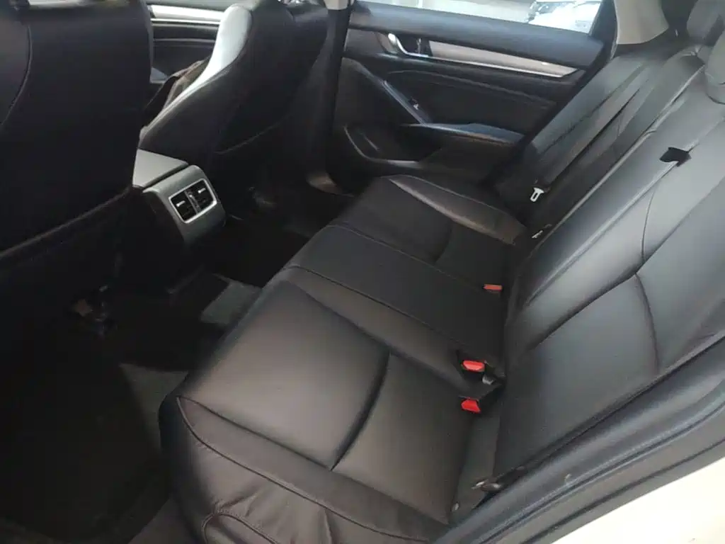 Honda Accord — фото 17