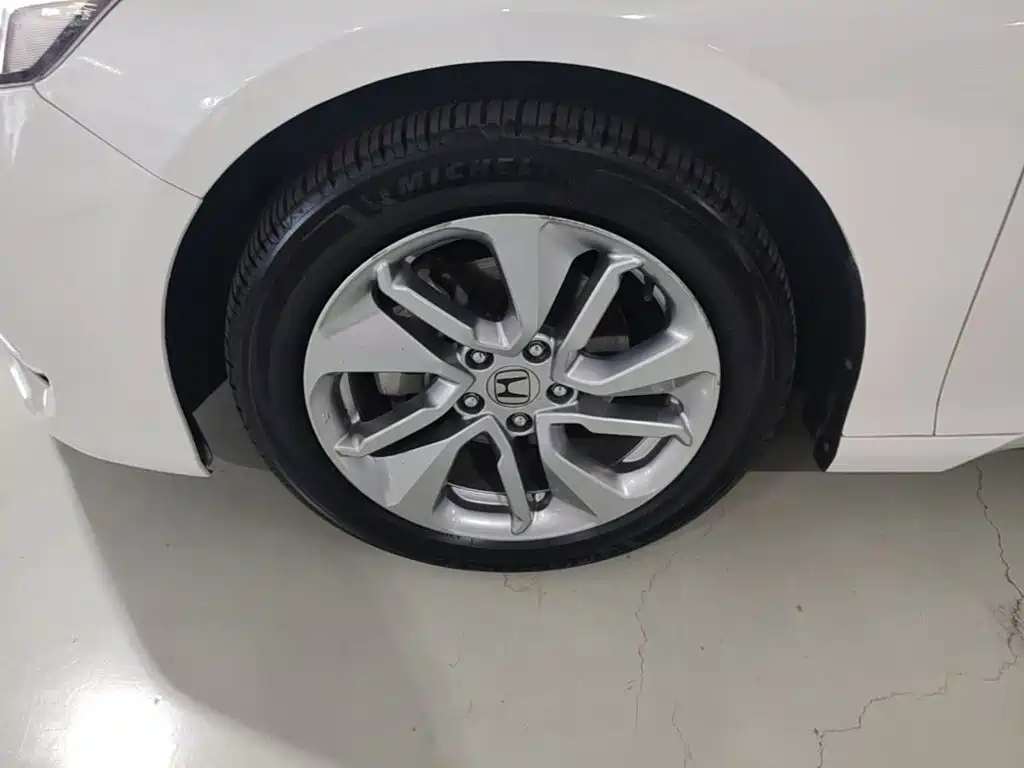 Honda Accord — фото 23