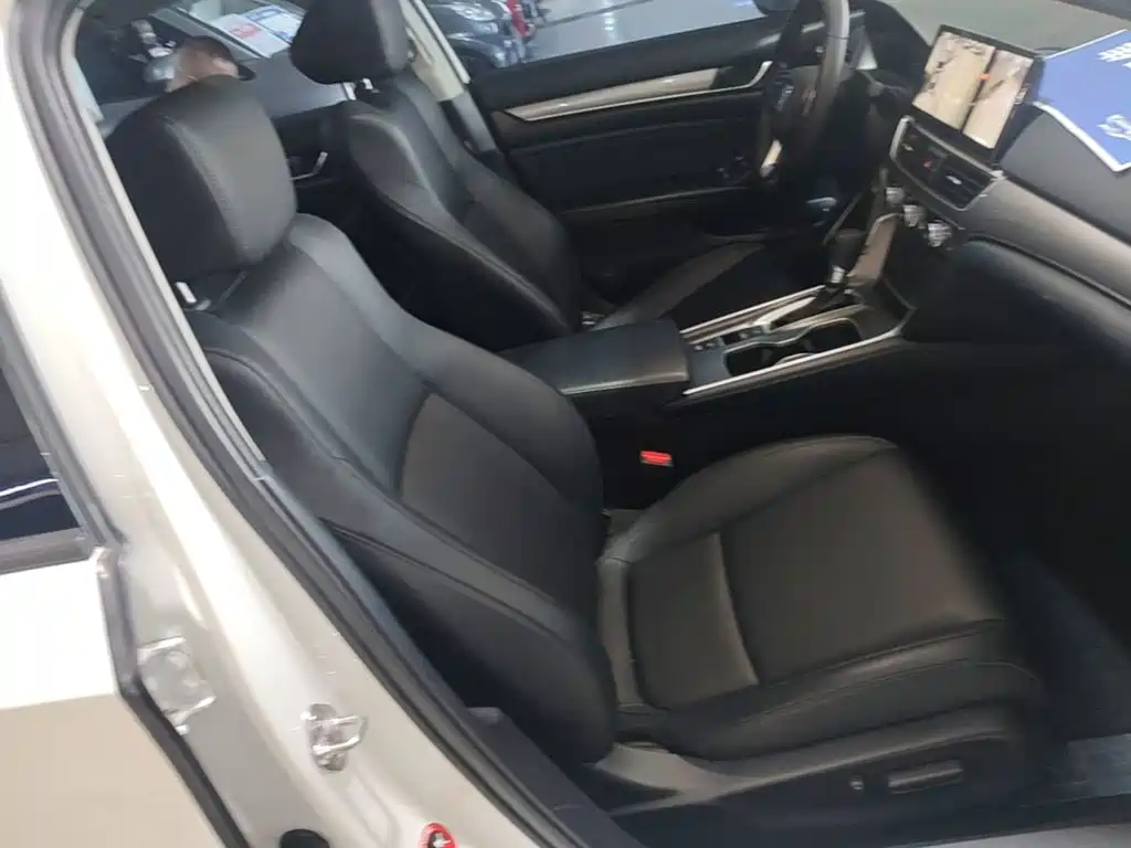 Honda Accord — фото 25