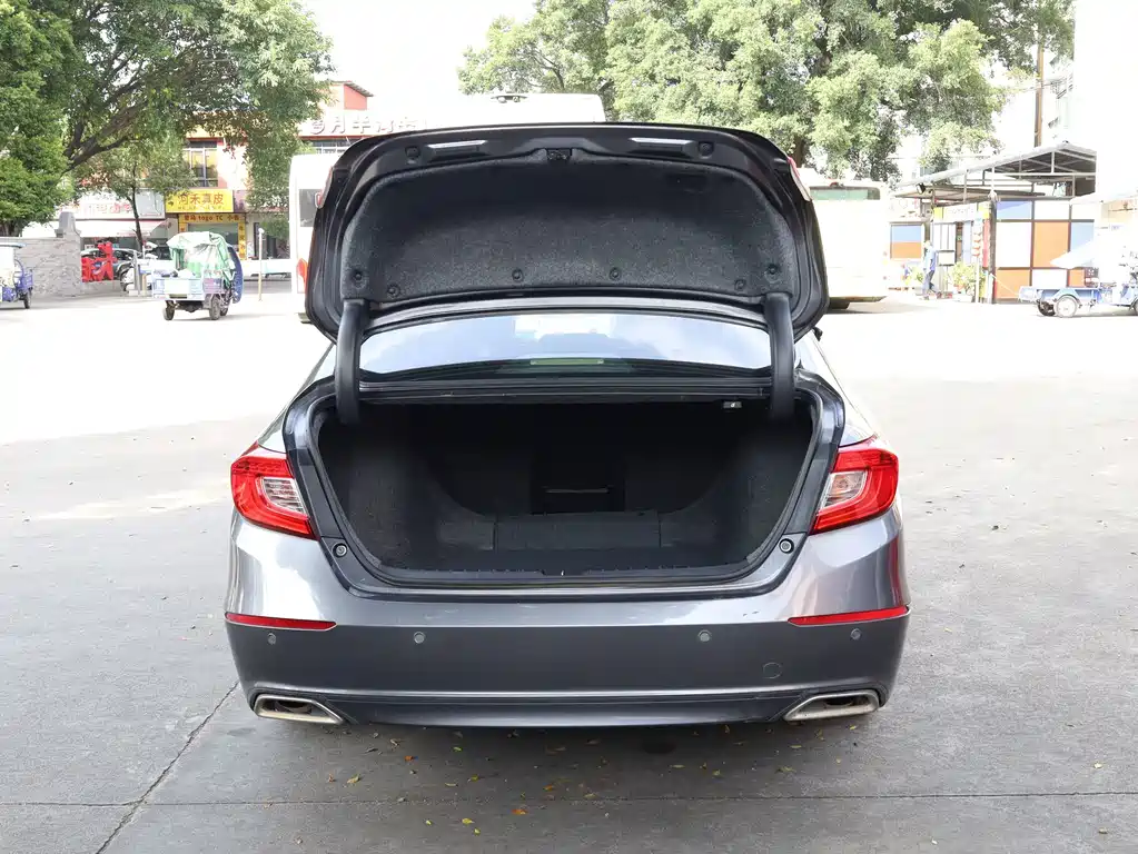 Honda Accord — фото 16