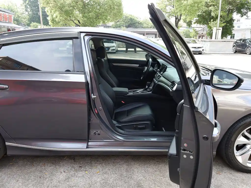 Honda Accord — фото 17