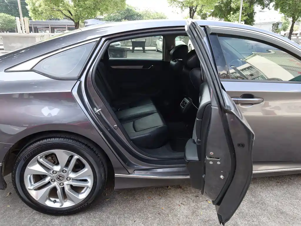 Honda Accord — фото 19