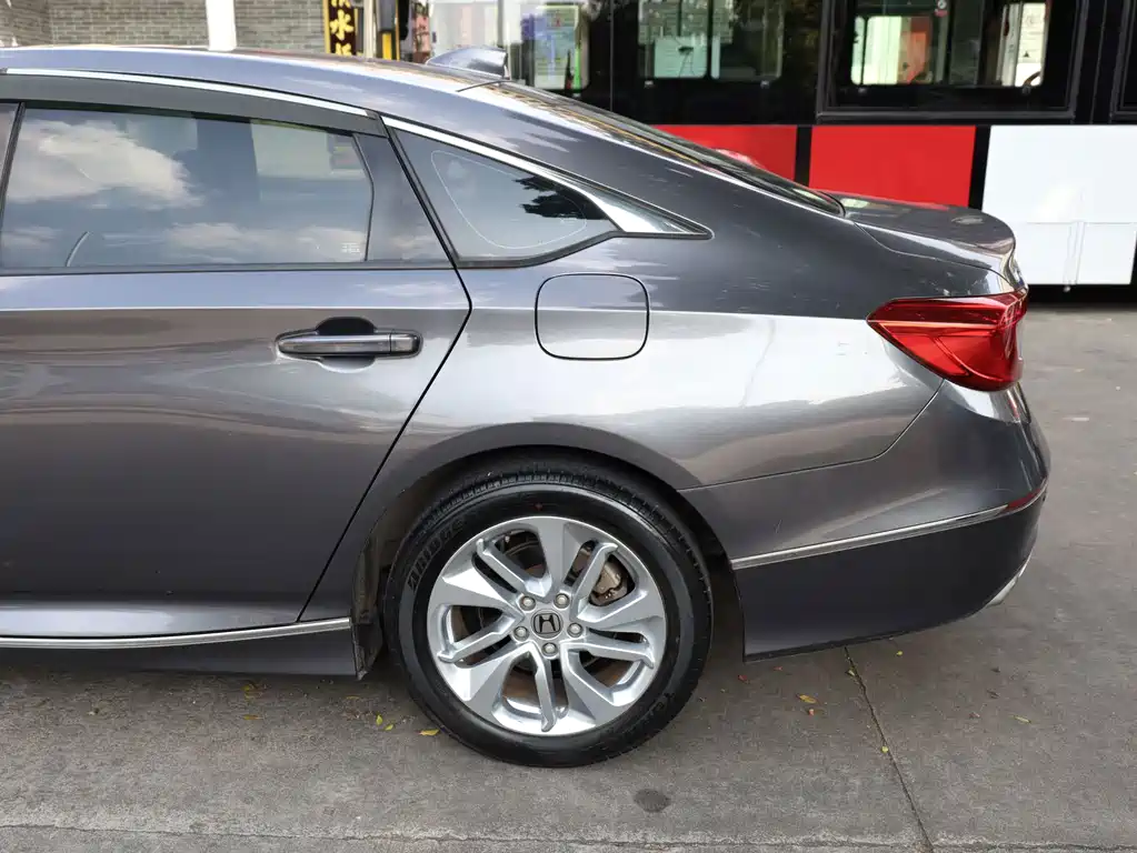 Honda Accord — фото 27