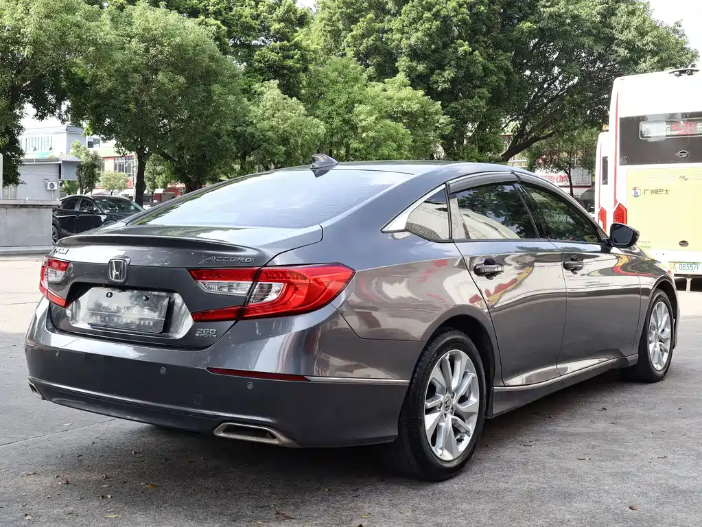 Honda Accord — фото 7