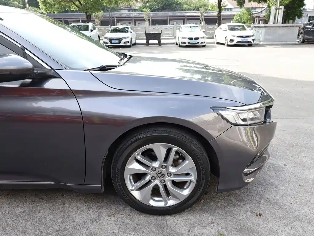 Honda Accord — фото 10