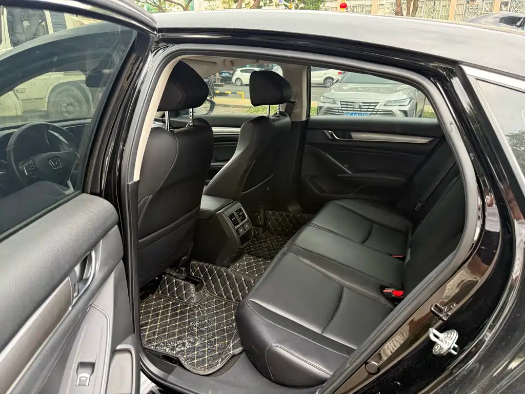 Honda Accord — фото 5