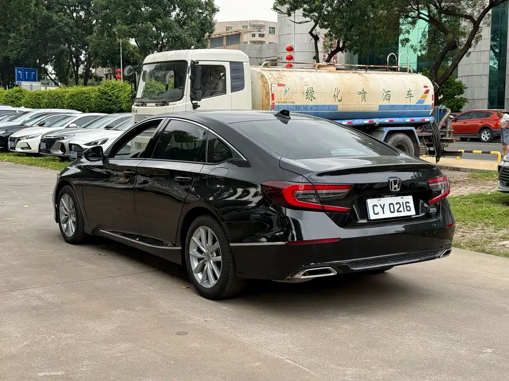 Honda Accord — фото 8