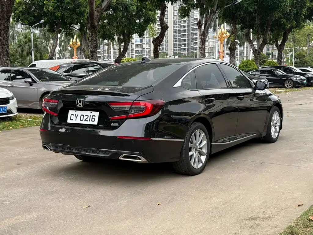 Honda Accord — фото 9