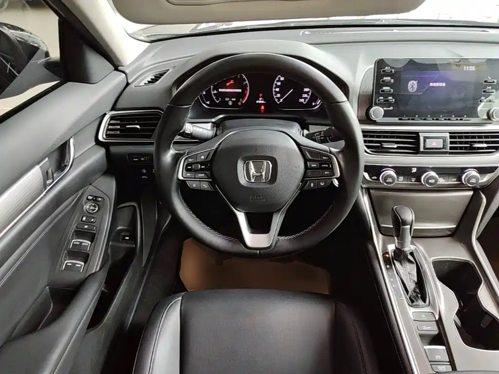 Honda Accord — фото 11