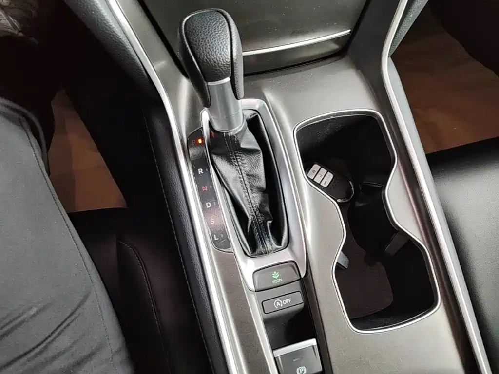 Honda Accord — фото 14