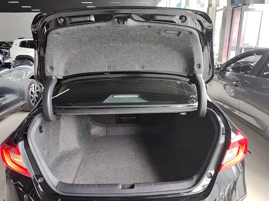 Honda Accord — фото 19