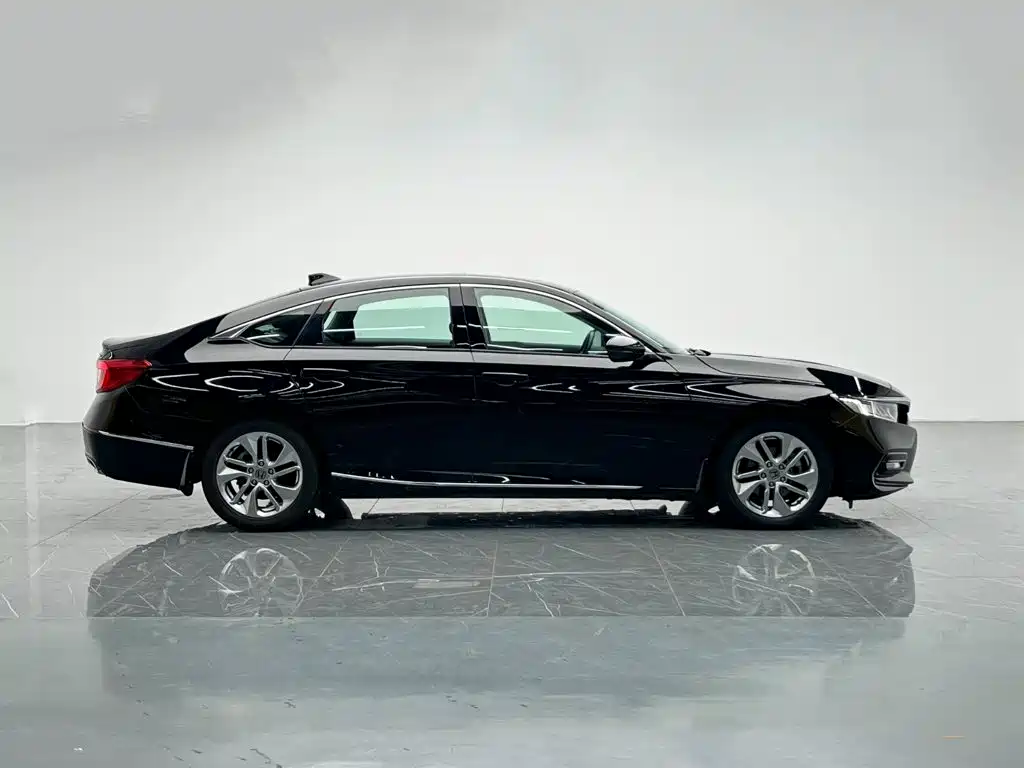 Honda Accord — фото 7