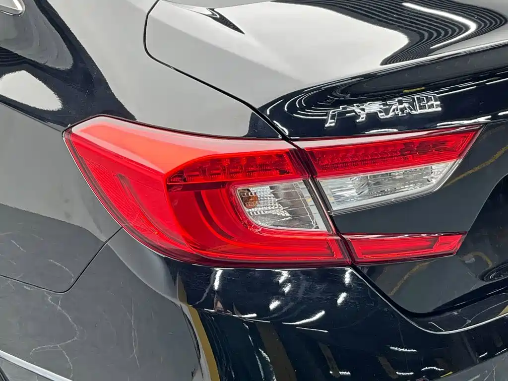 Honda Accord — фото 10