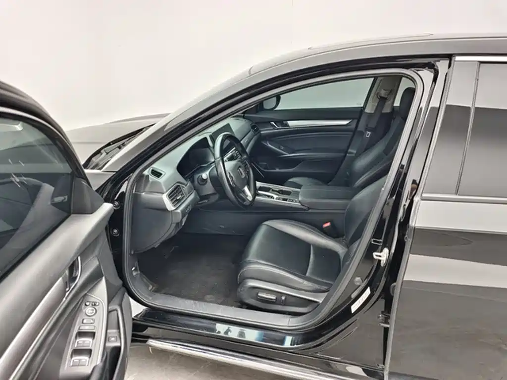 Honda Accord — фото 10