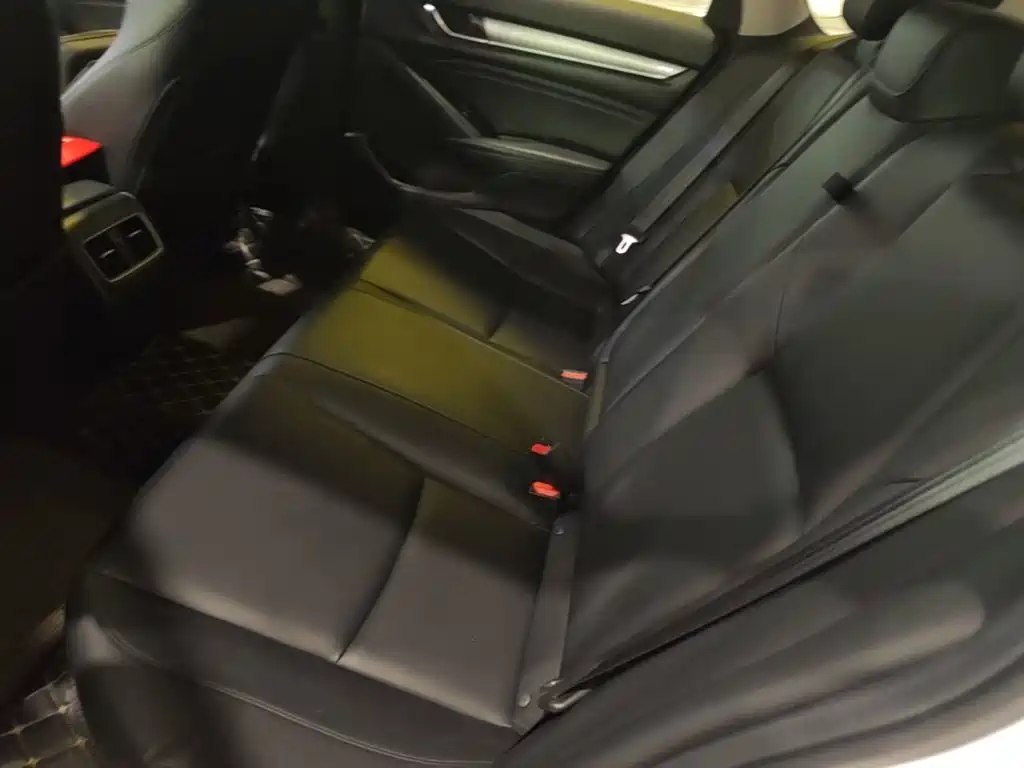 Honda Accord — фото 17