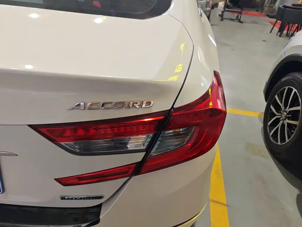 Honda Accord — фото 8