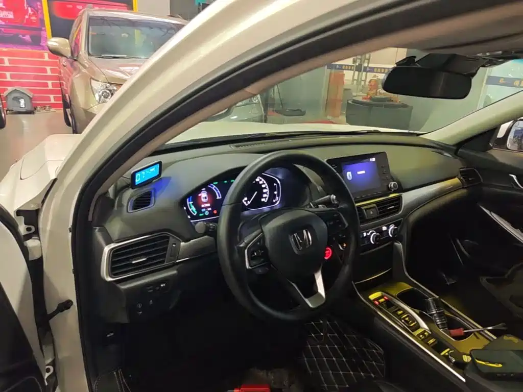 Honda Accord — фото 10