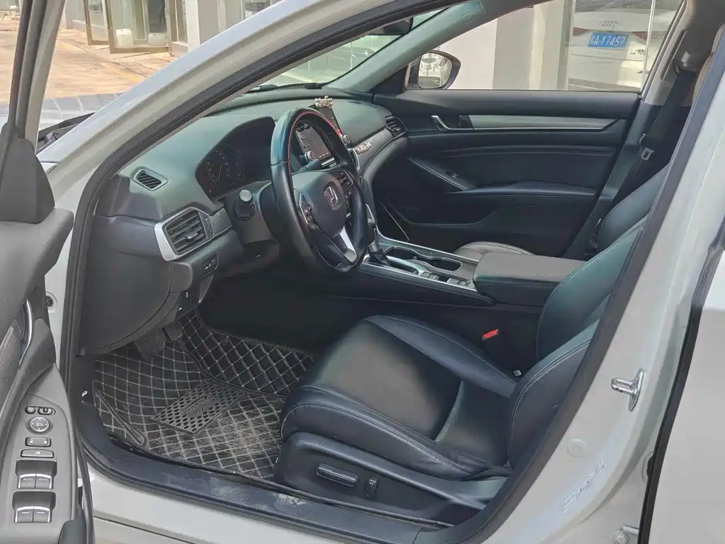 Honda Accord — фото 6