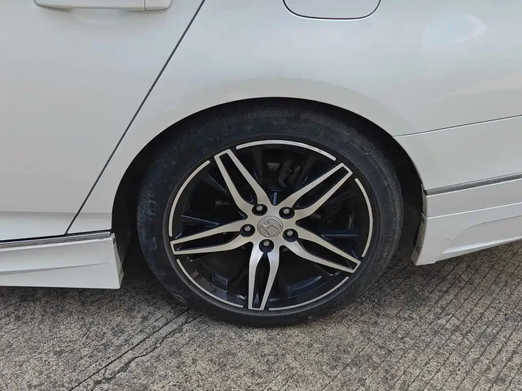 Honda Accord — фото 10