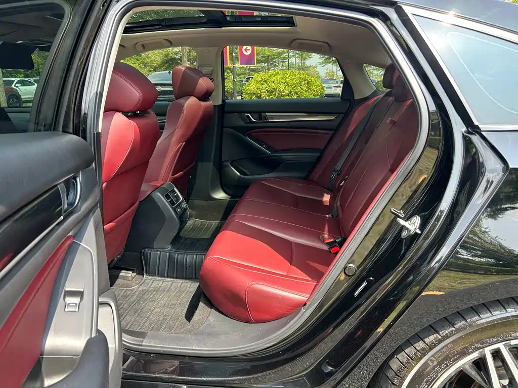 Honda Accord — фото 6