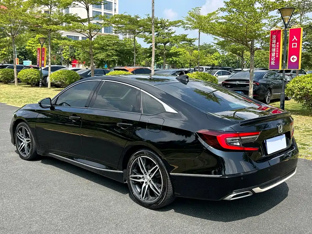 Honda Accord — фото 7