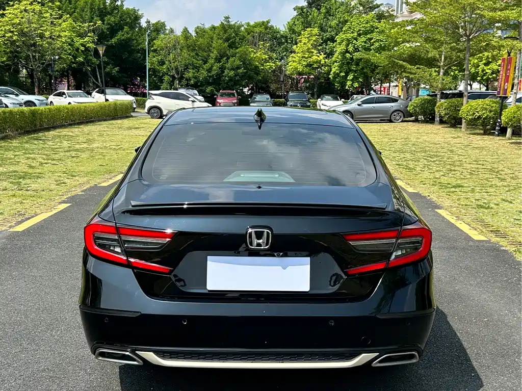 Honda Accord — фото 8