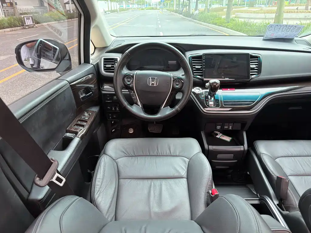 Honda Odyssey — фото 15