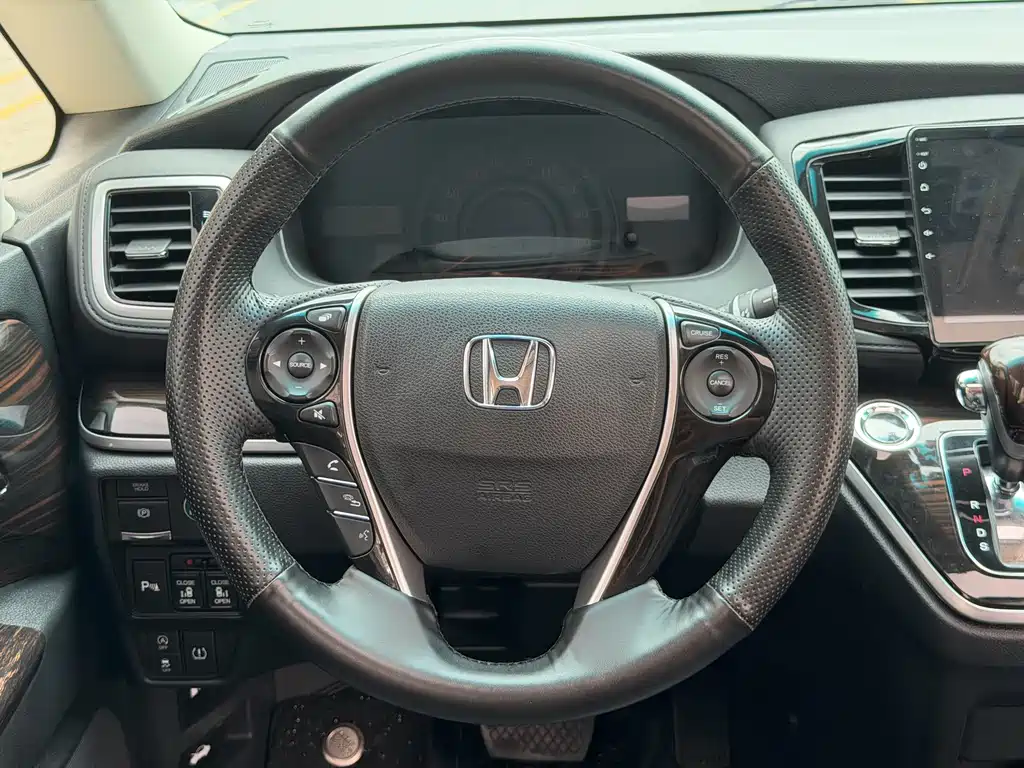 Honda Odyssey — фото 17