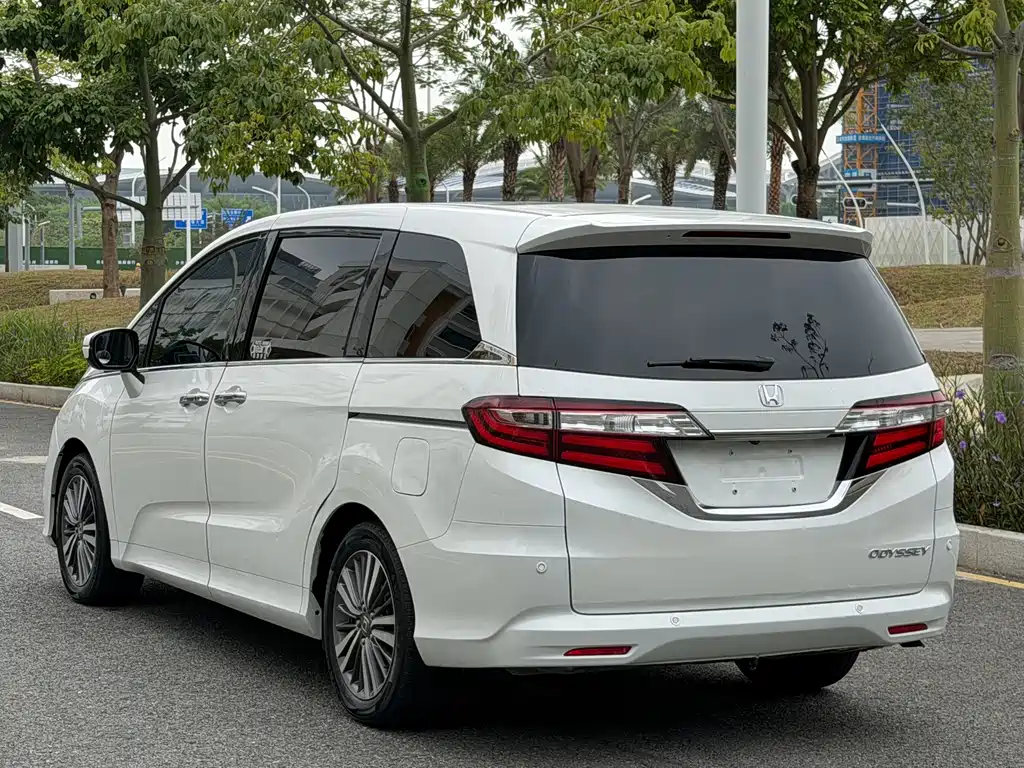 Honda Odyssey — фото 29