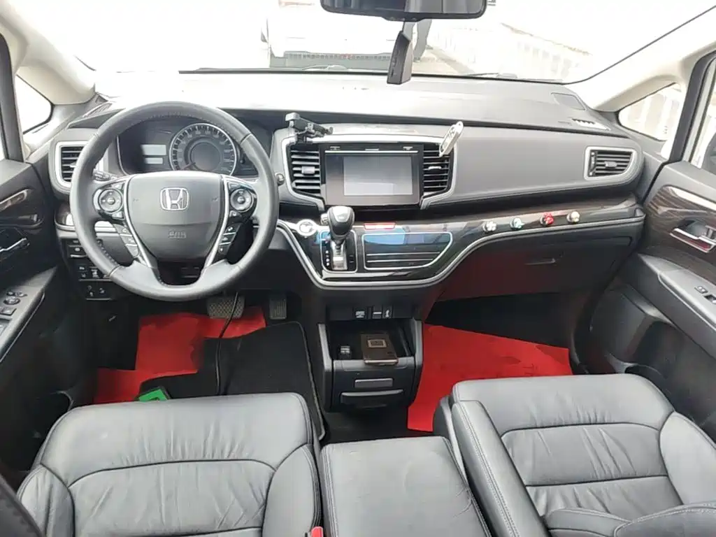 Honda Odyssey — фото 10
