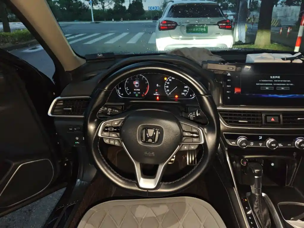 Honda Accord — фото 11