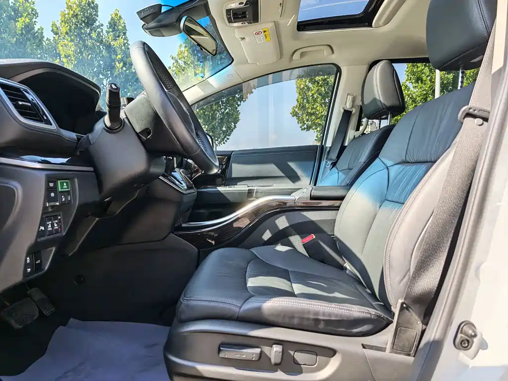 Honda Odyssey — фото 10