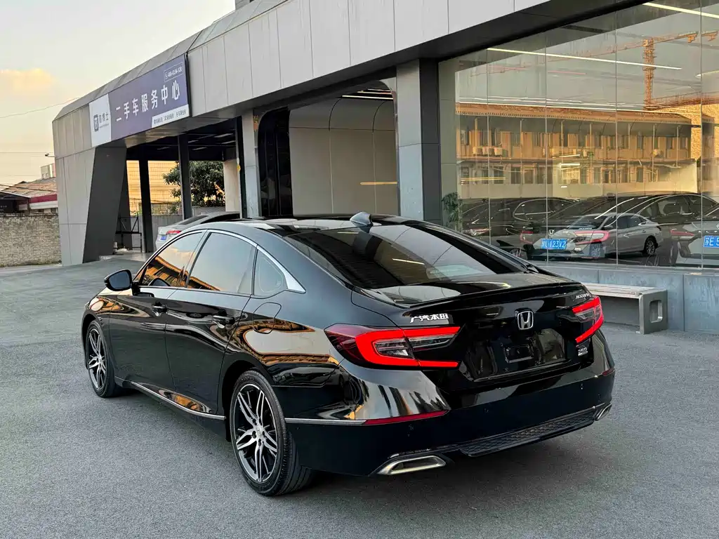 Honda Accord — фото 7