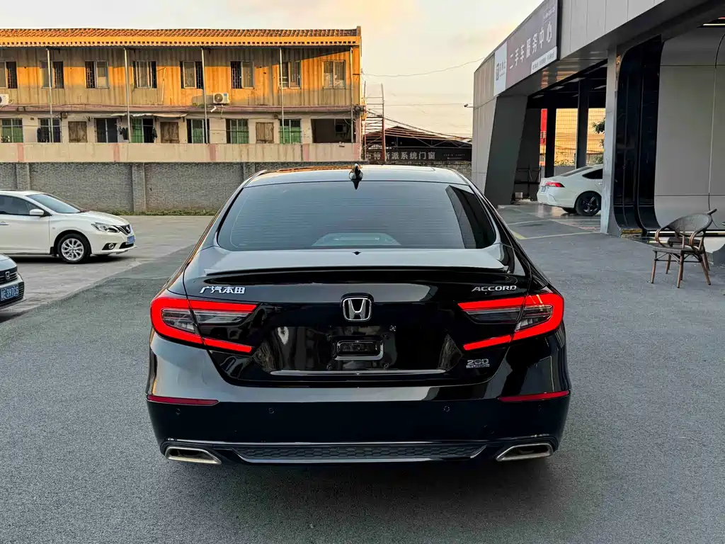 Honda Accord — фото 8