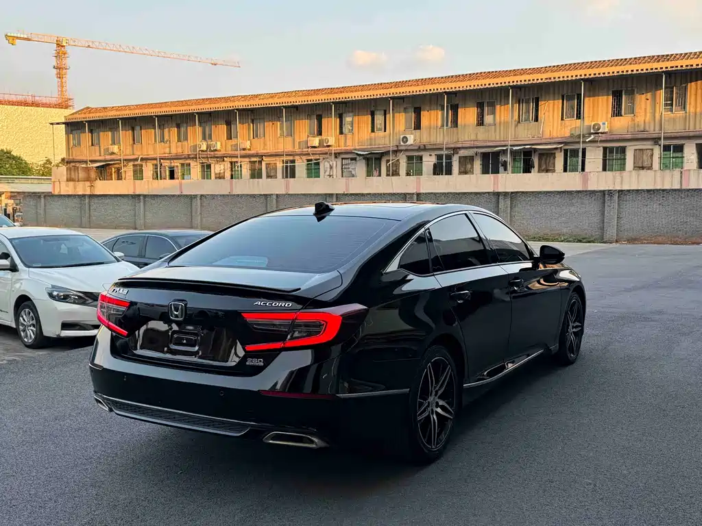 Honda Accord — фото 9
