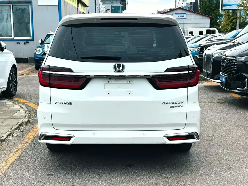 Honda Odyssey — фото 9