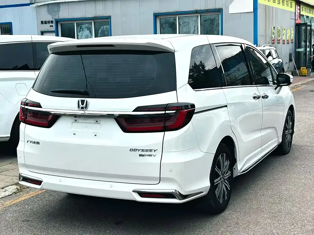 Honda Odyssey — фото 10