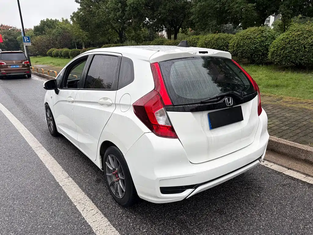 Honda Fit — фото 4