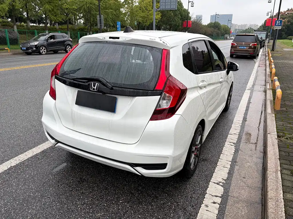 Honda Fit — фото 5