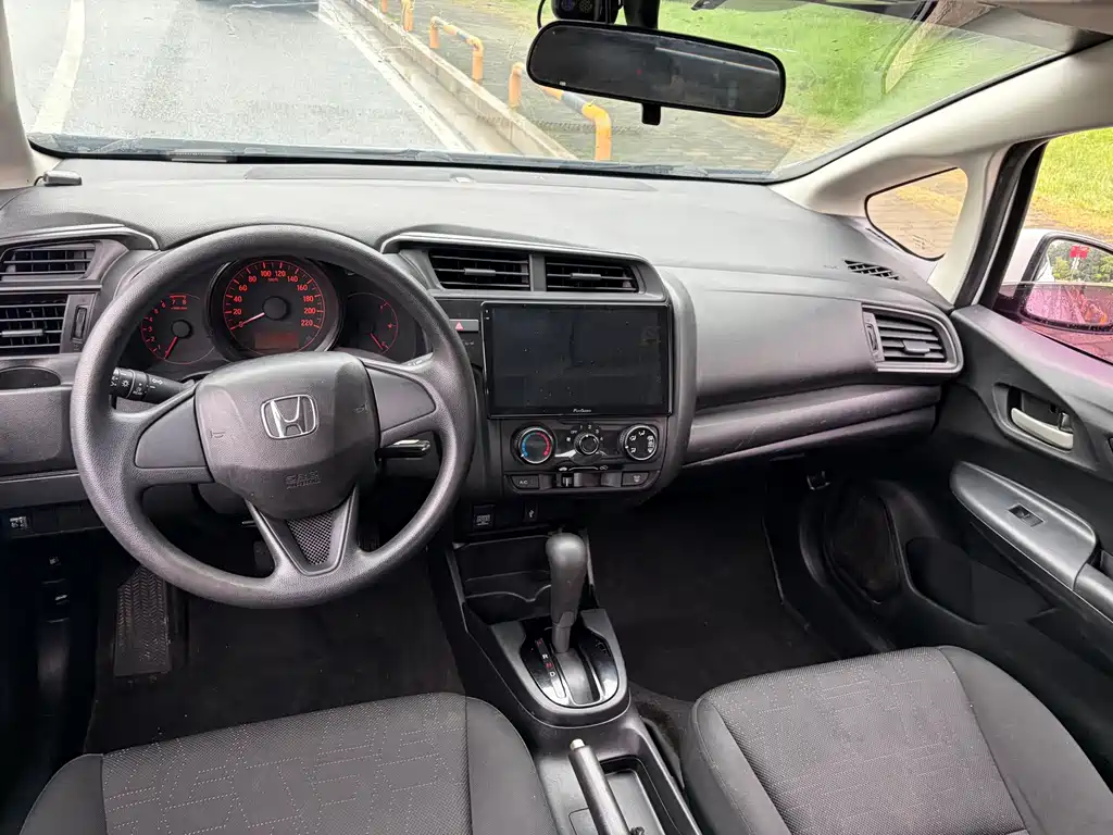 Honda Fit — фото 7