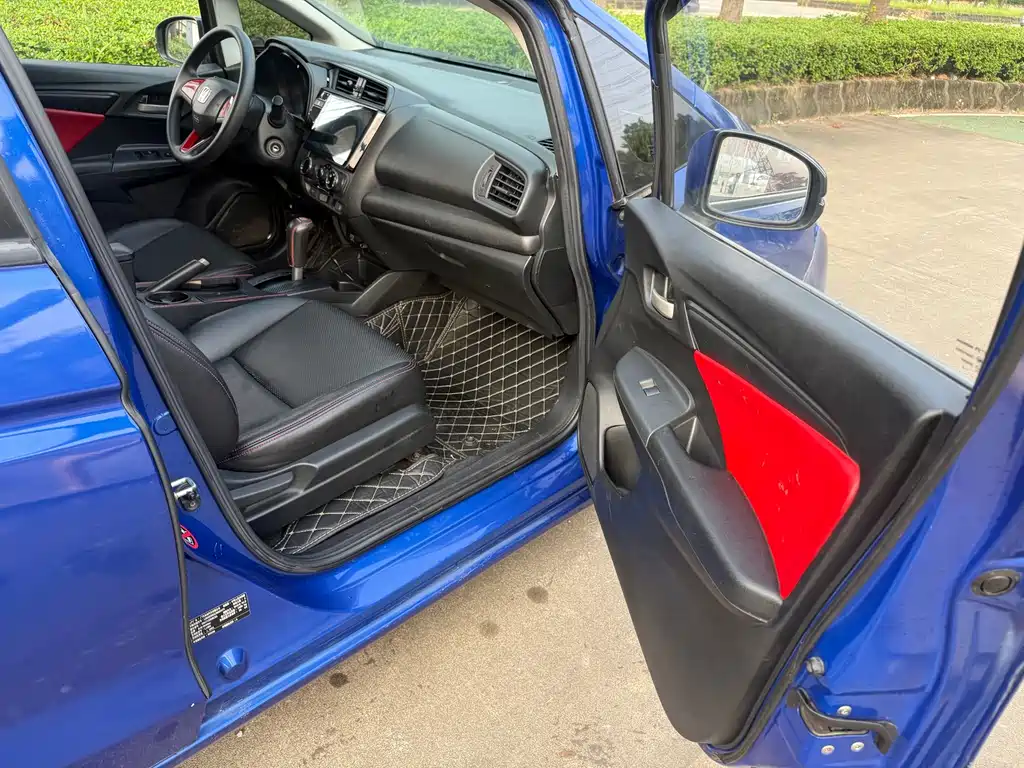 Honda Fit — фото 11