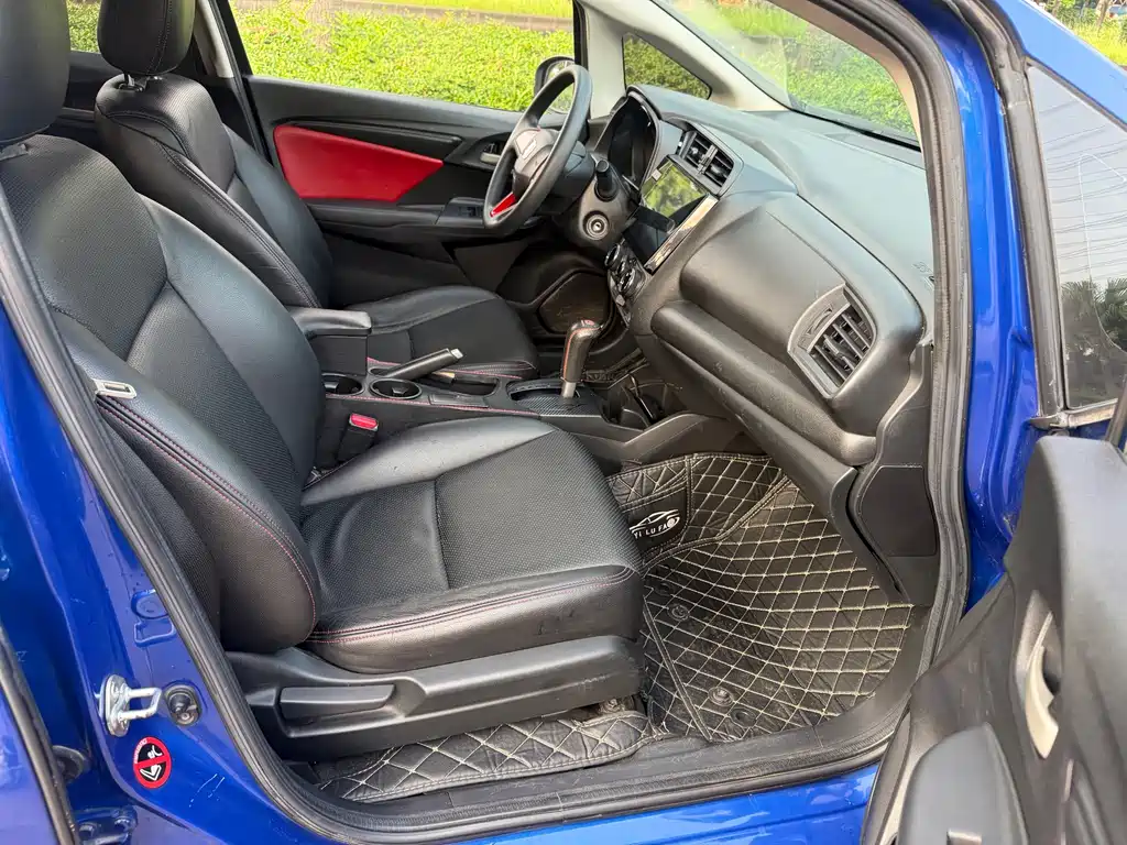 Honda Fit — фото 12