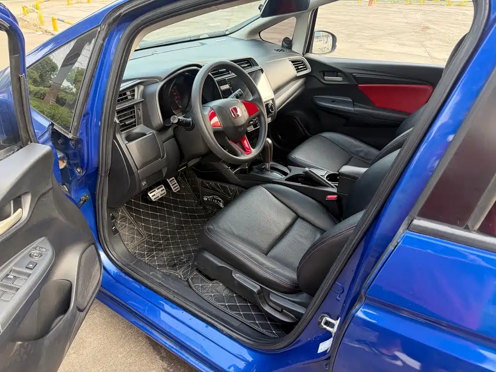 Honda Fit — фото 8