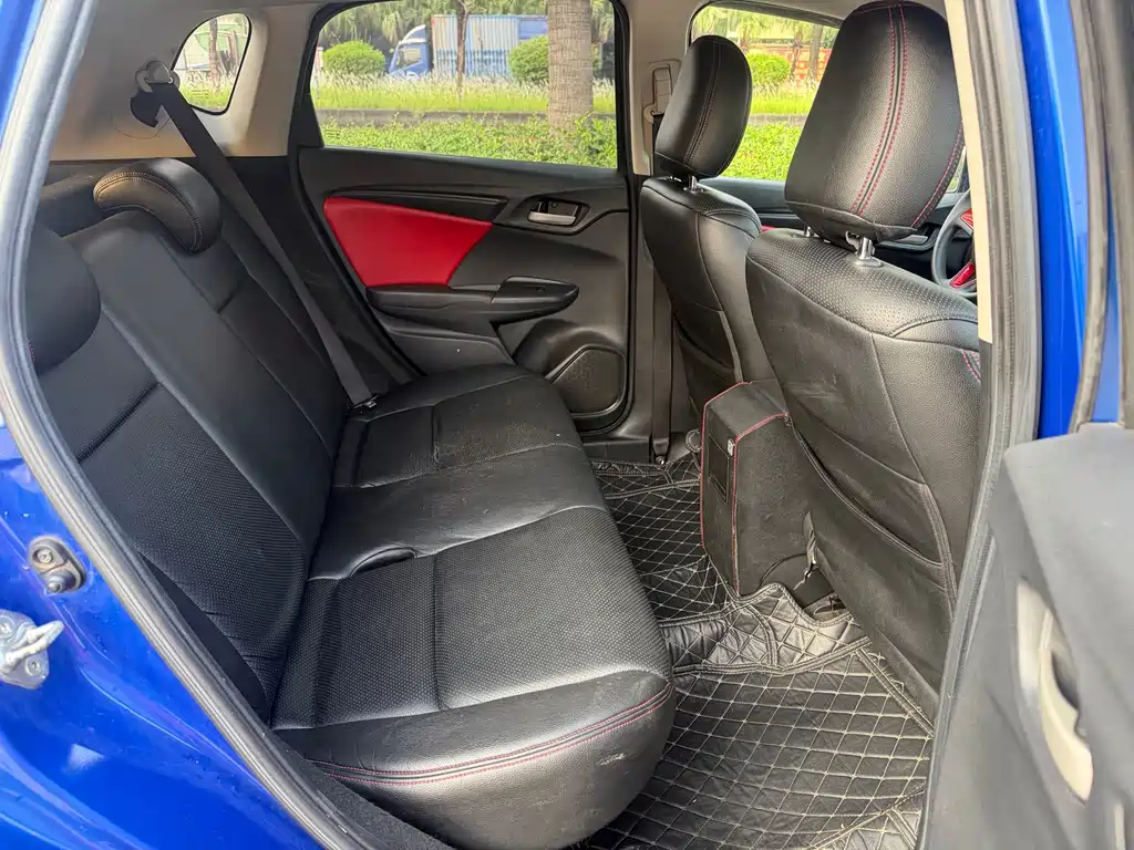 Honda Fit — фото 10
