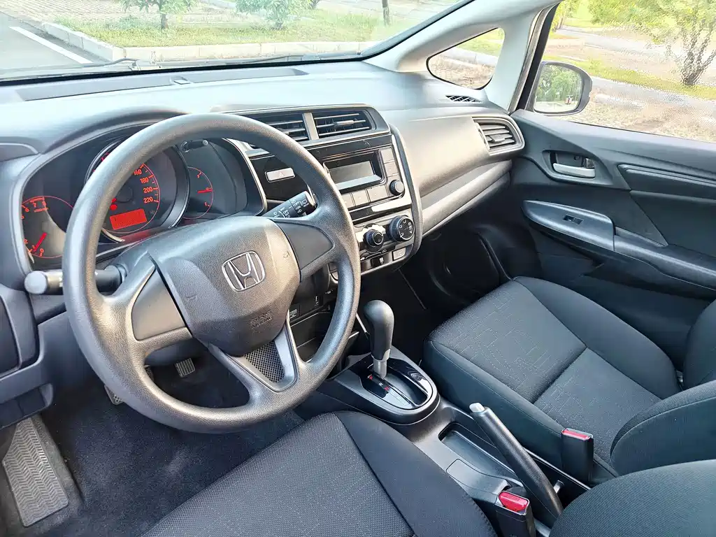 Honda Fit — фото 13