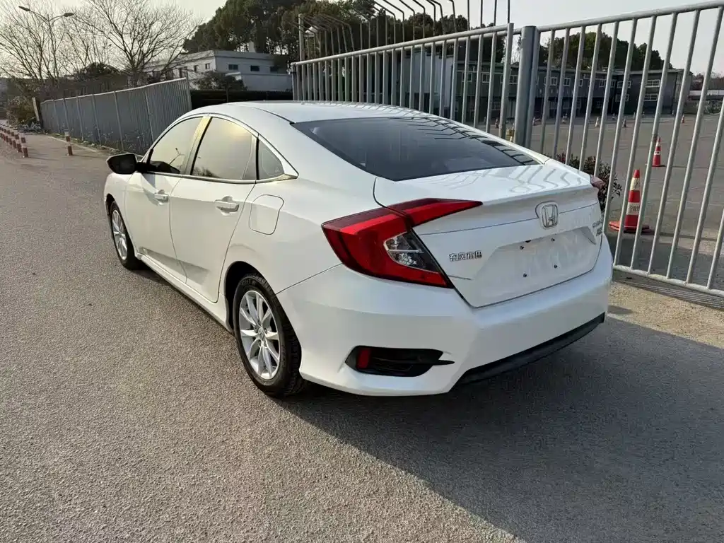 Honda Civic — фото 7