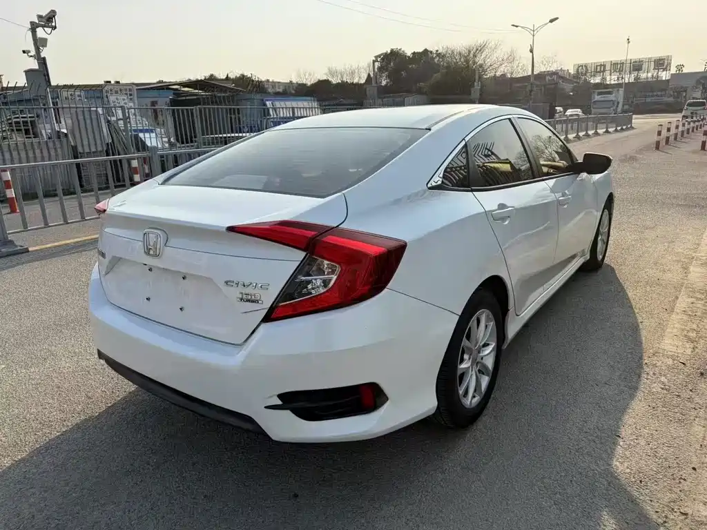 Honda Civic — фото 8