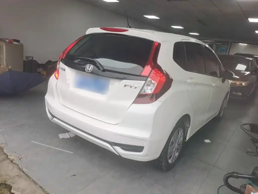 Honda Fit — фото 7