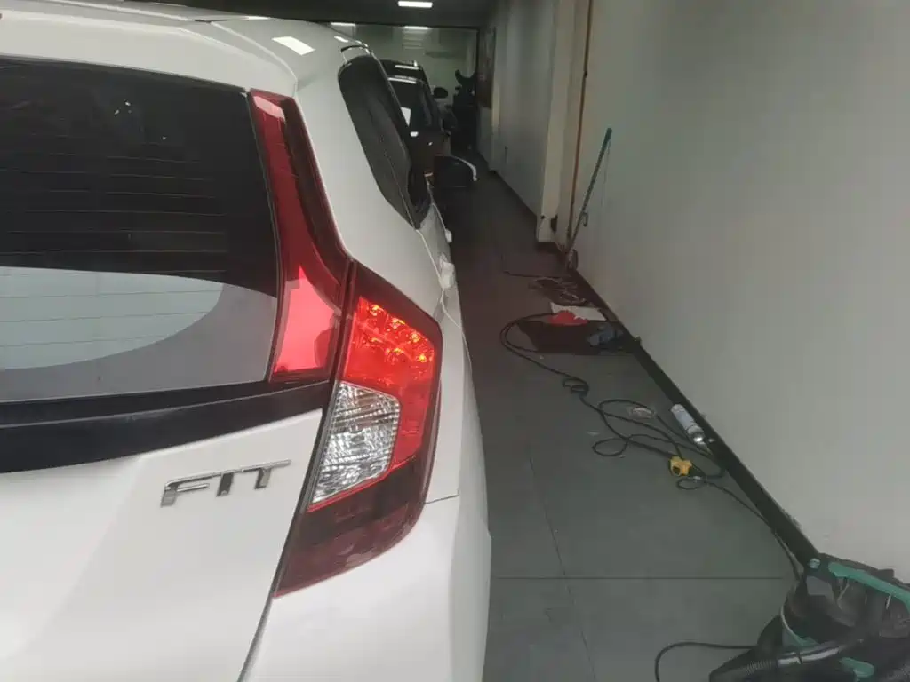 Honda Fit — фото 8
